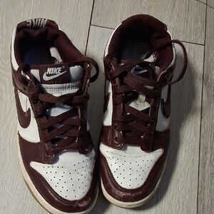 Nike Kids Sneakers - White and Burgandy...see Pictures For Wear...NO INSOLES 7Y